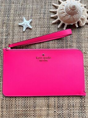 🩷🆕 kate spade Hot Pink Lucy Zip Wristlet with Gold Logo Neon Wild Pink